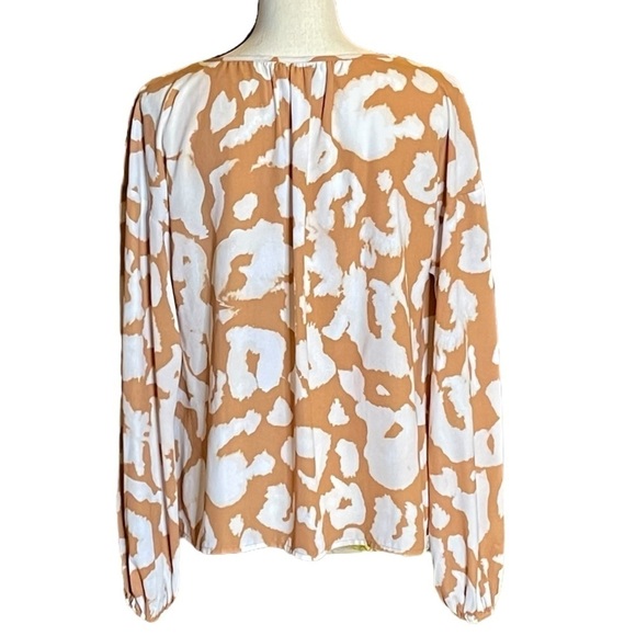 Elizabeth and James Carmel and White Long Sleeve Billowy Blouse Size Medium - Picture 2 of 10